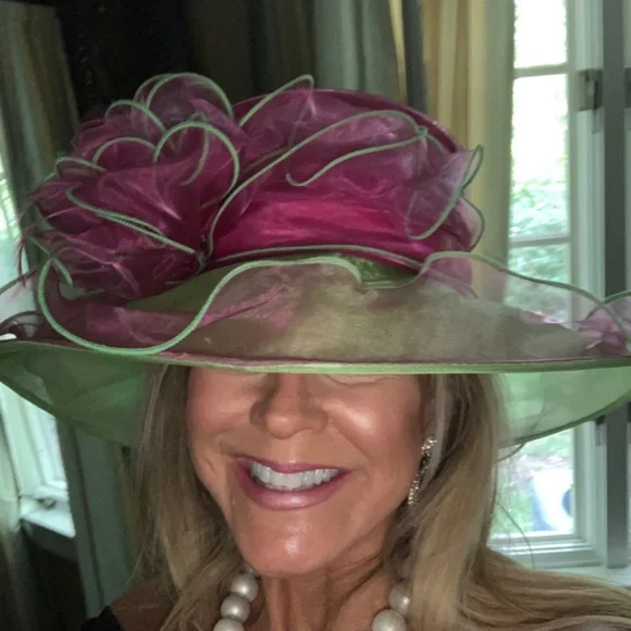 Custom organza hat - Picture 2 of 4